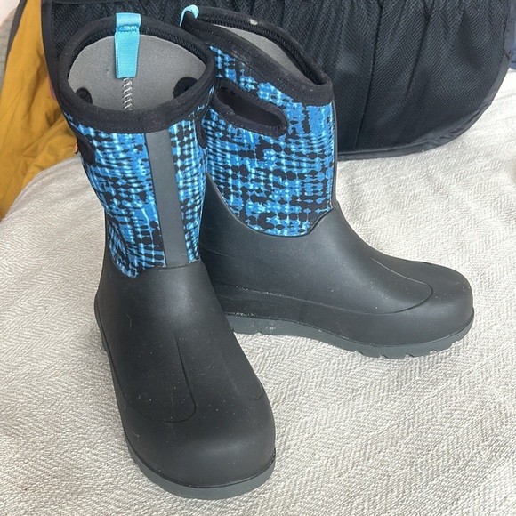 -35 Bogs boots size 5 - Picture 3 of 3